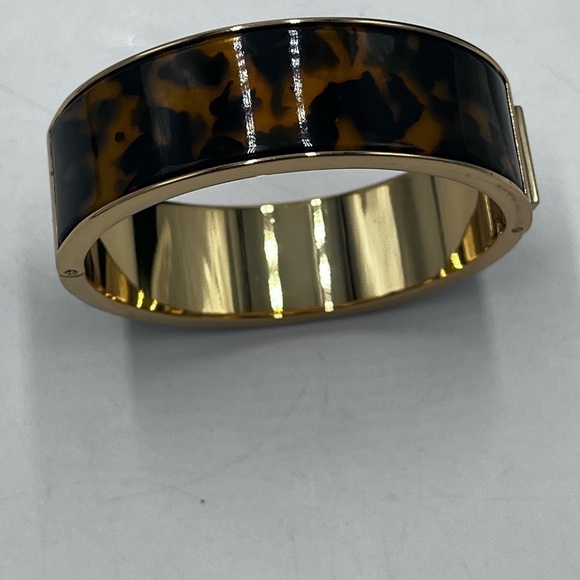 J Crew Tortoise Gold Hinge clamp bracelet Bangle Width: 3/4" - Picture 9 of 16